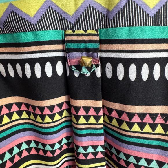 Live 4 Truth Size XL Colorful Lightweight Top NWT Abstract Extra Button - Picture 11 of 14